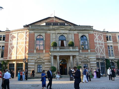Bayreuther Festspielhaus auf dem Grünen Hügel