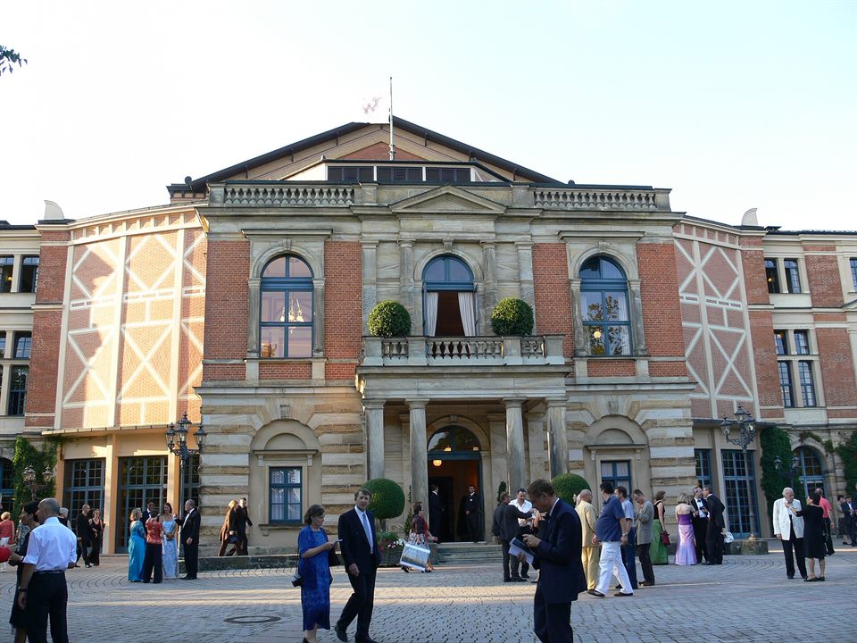 Bayreuther Festspielhaus auf dem Grünen Hügel